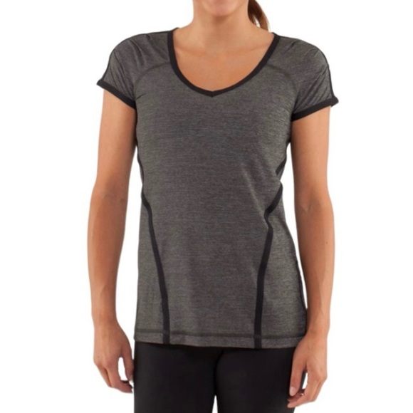 Lululemon • Team Spirit Tech Short Sleeve Black • Size 4 - Picture 2 of 8
